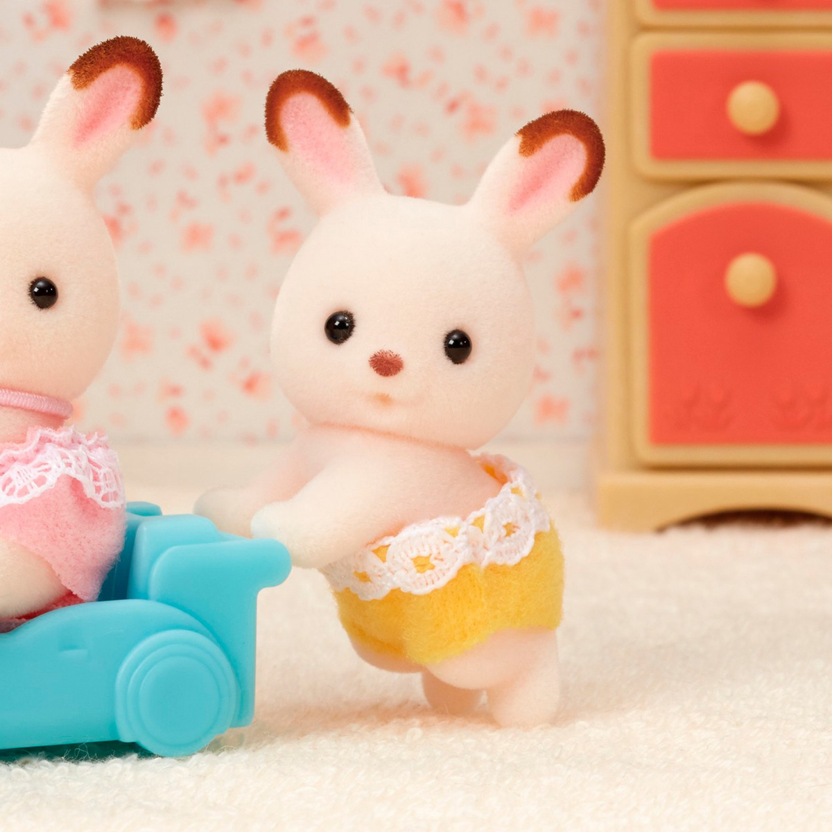 Sylvanian Families Gemelos Conejo Chocolate Muñeco Trex