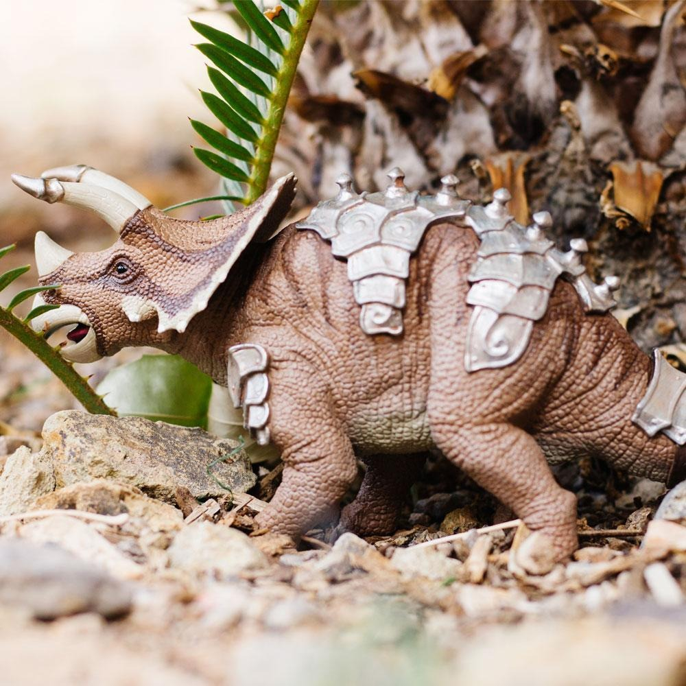 Triceratops Armored Dinosaurio Blindado Safari Muñeco Trex