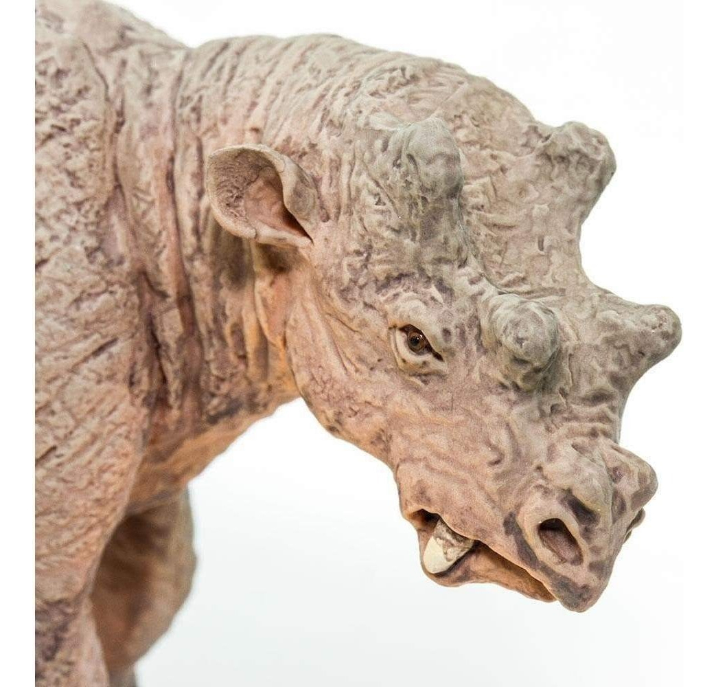 Juguete Safari Mamifero Uintatherium Dinosaurio Figura Trex