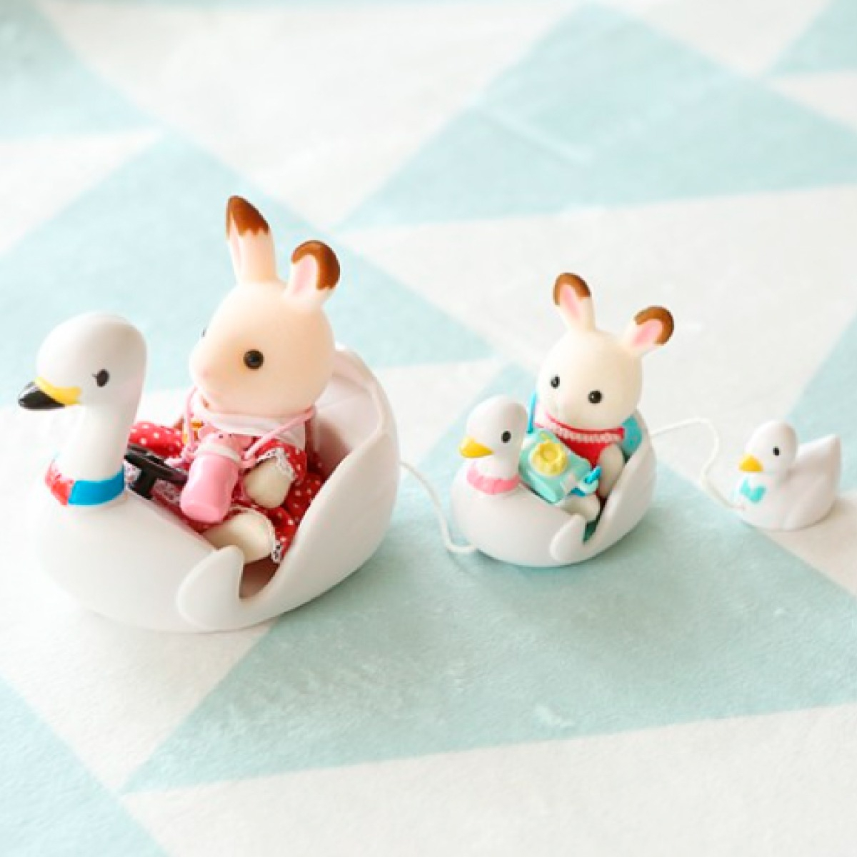 Sylvanian Families Barco Cisnes Paseo Lago Juguete Niños Tx